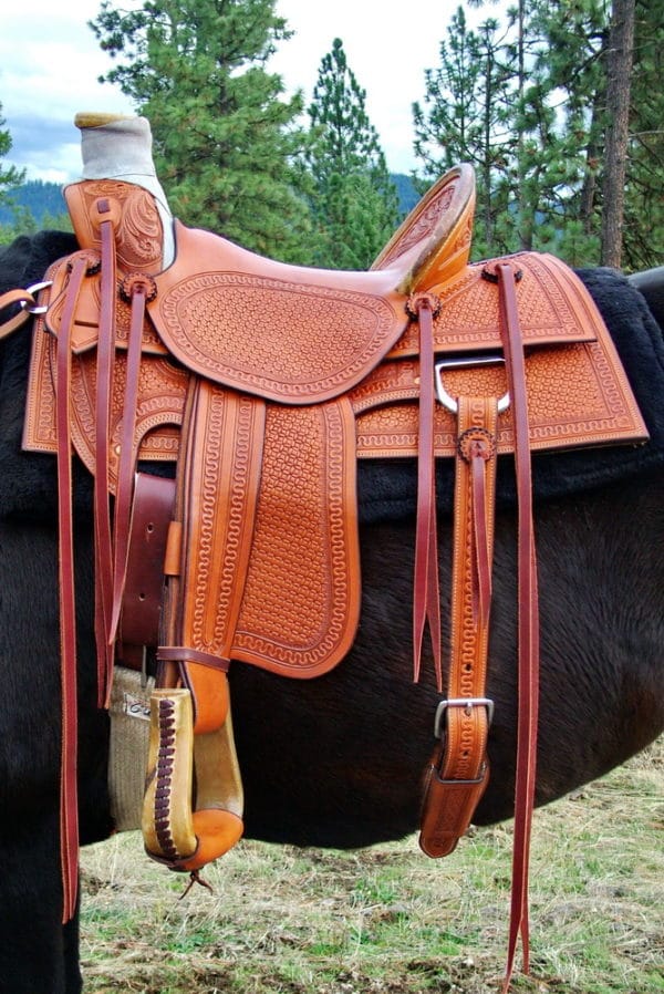 ~BUCKAROO SADDLE~ – ~ Horseshoe Saddlery